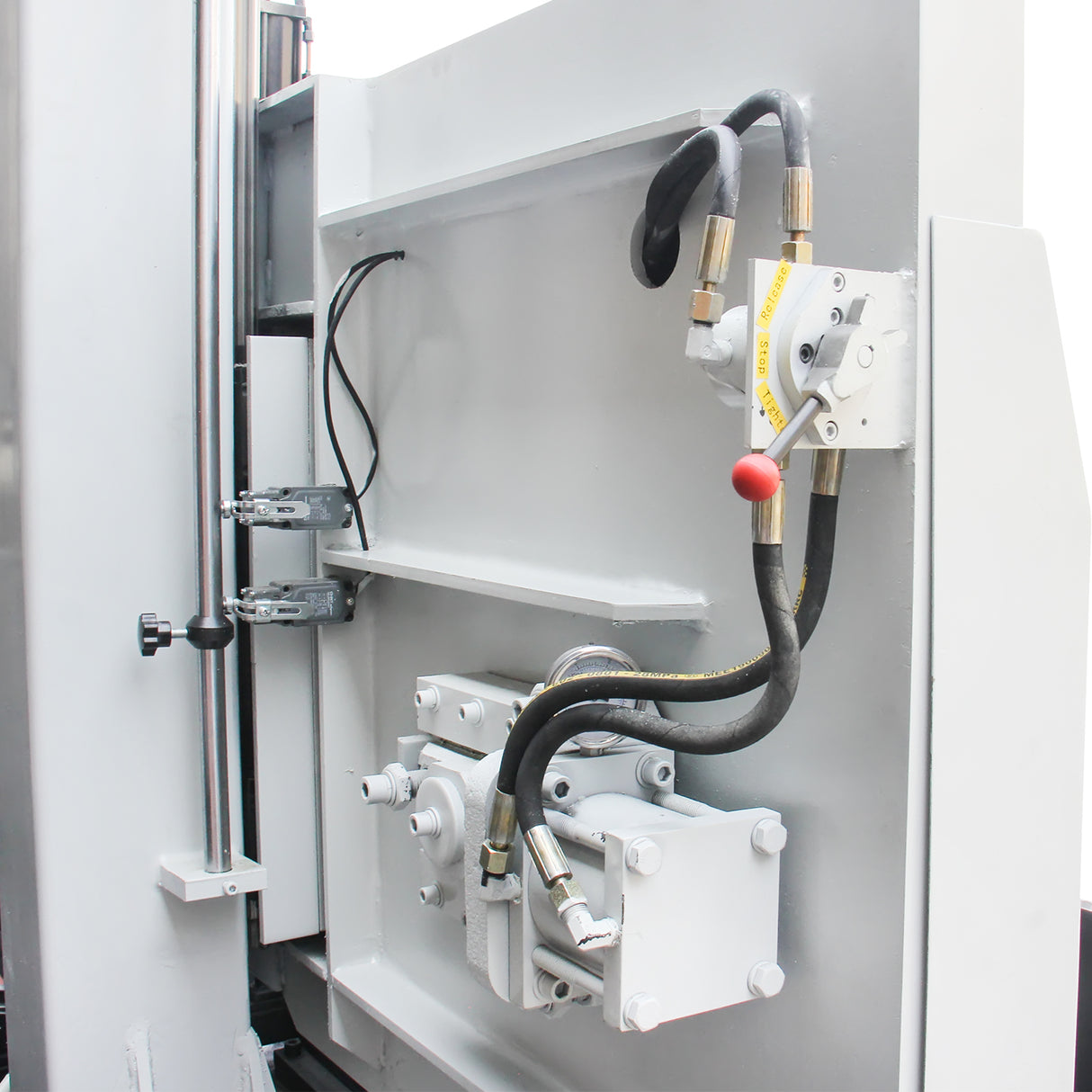 GZ-4265 Maquina Sierra Cinta Doble Columna Capacidad de Corte 25" (650 mm), 230V,60 Hz, Trifásica (3PH) Kayka Industrial