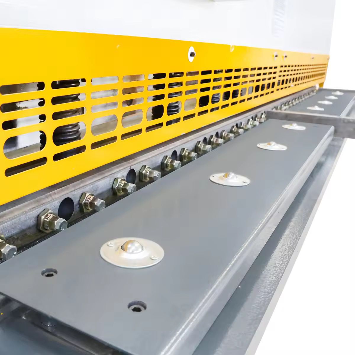 QC11Y-8x3200 Cortadora Hidráulica con control numérico (NC) Capacidad de corte de 3200 x 8,0 mm KAYKA INDUSTRIAL.