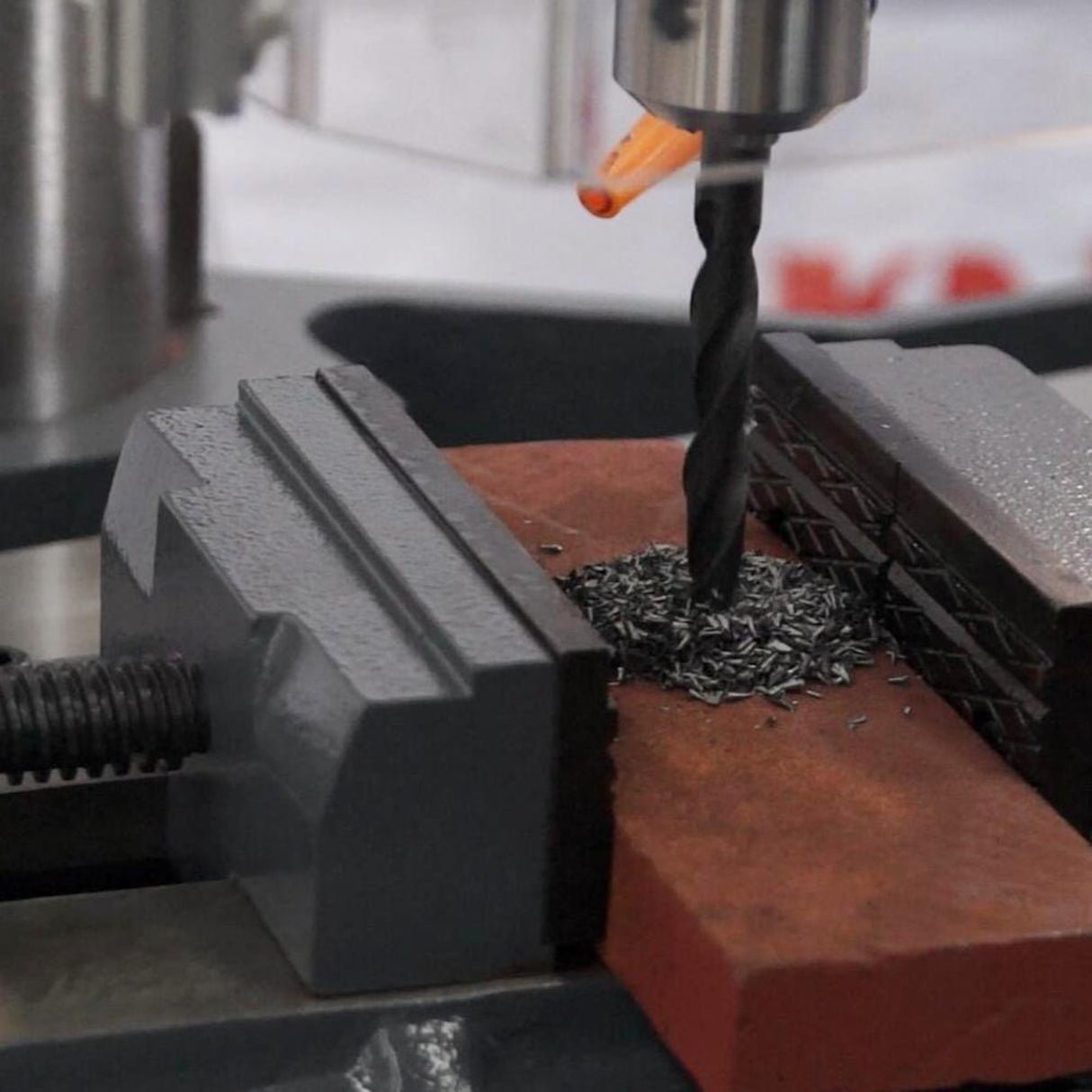GD-25 Taladro Vertical de Columna de Ocho Velocidades, Cap. de Barrenado 25 mm 1.2 HP de Potencia. Kayka Industrial