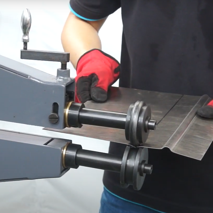 <transcy>RM-36- 20 gauge (1.0mm) Electrica sheet bevelling machine, 36 "(91cm) throat.</transcy>