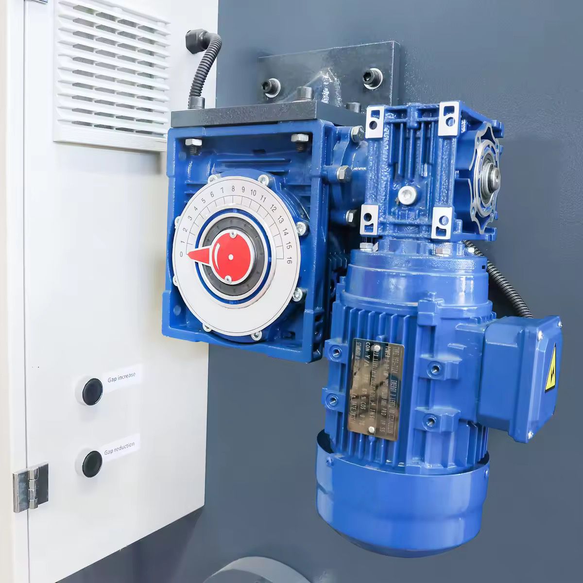 QC11Y-8x3200 Cortadora Hidráulica con control numérico (NC) Capacidad de corte de 3200 x 8,0 mm KAYKA INDUSTRIAL.